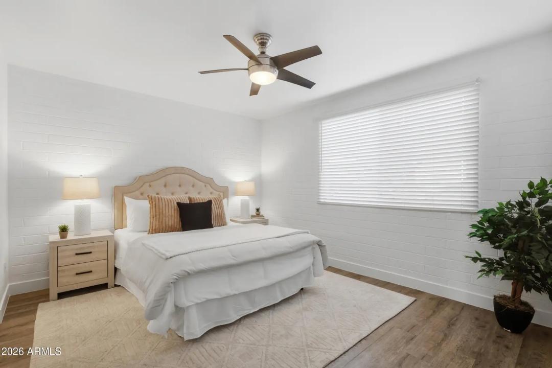 Real Estate Picture 12