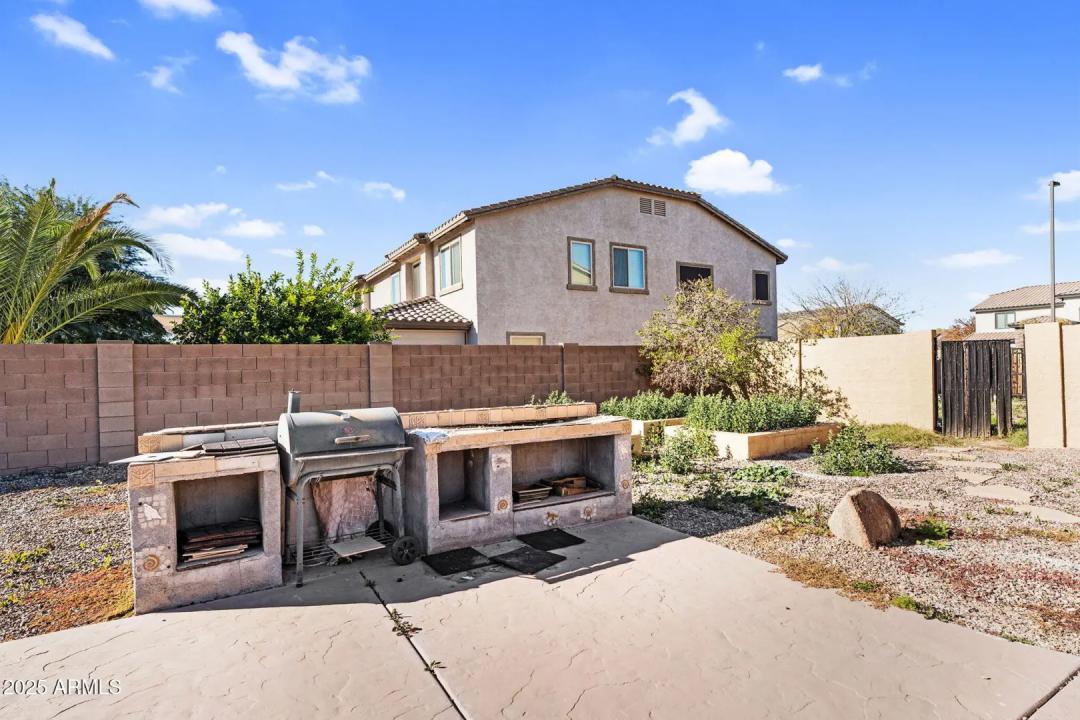 Real Estate Picture 9