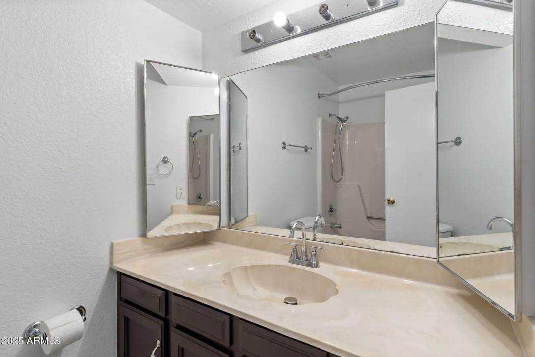 Real Estate Picture 24