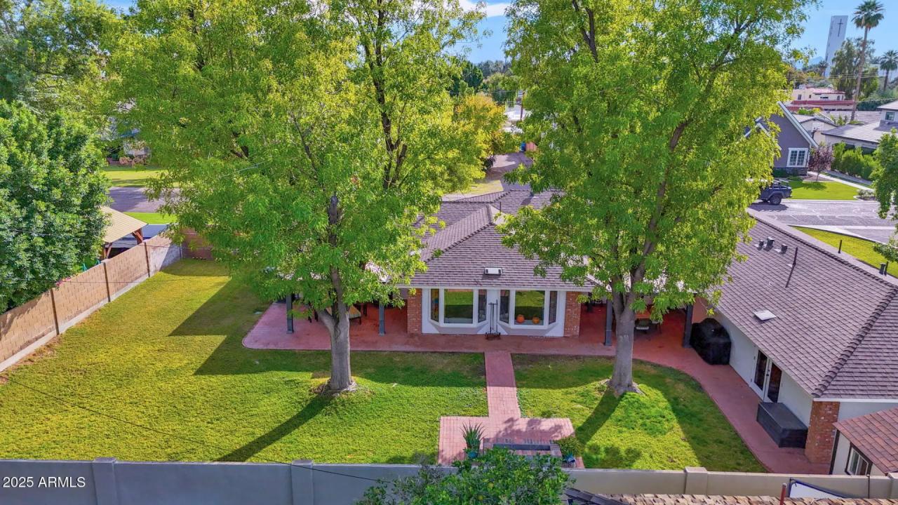 Real Estate Picture 11