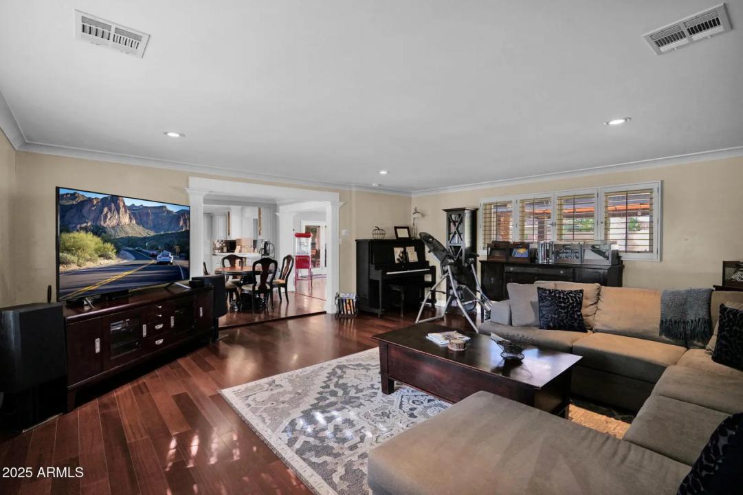 Real Estate Picture 18