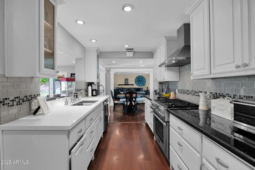 Real Estate Picture 24