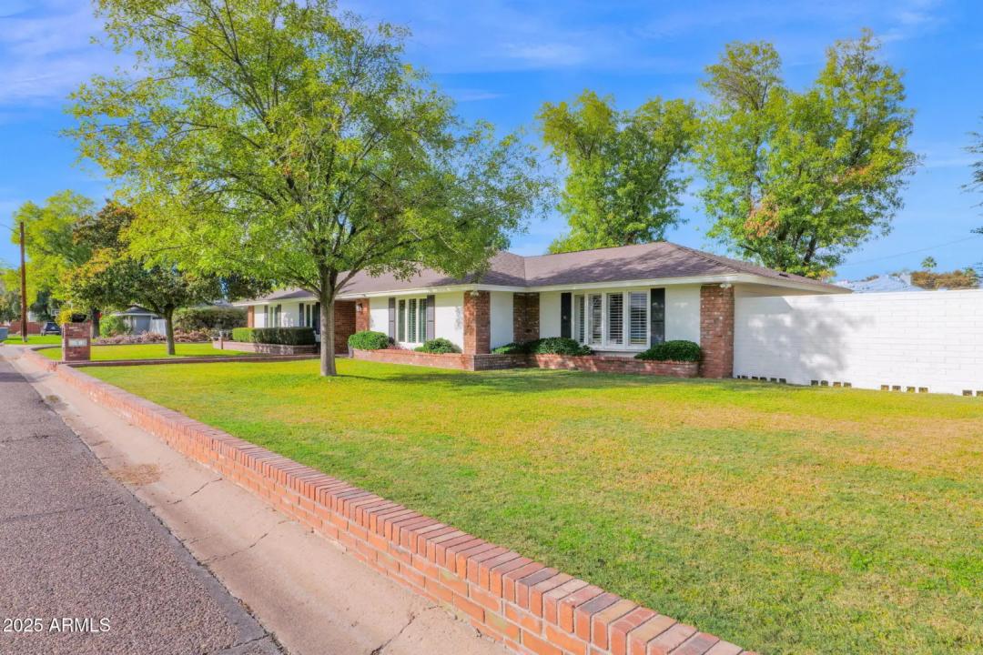 Real Estate Picture 3