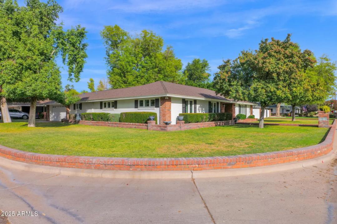 Real Estate Picture 4