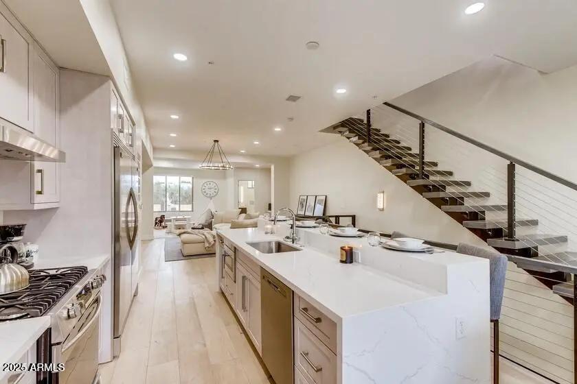 Real Estate Picture 4