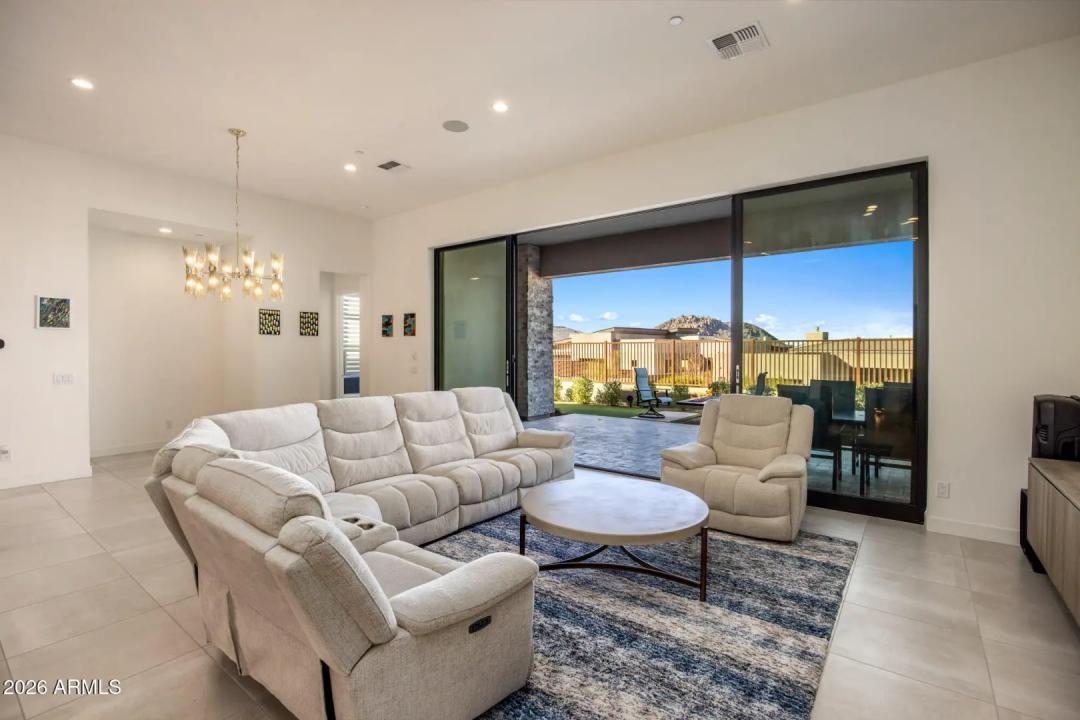 Real Estate Picture 3