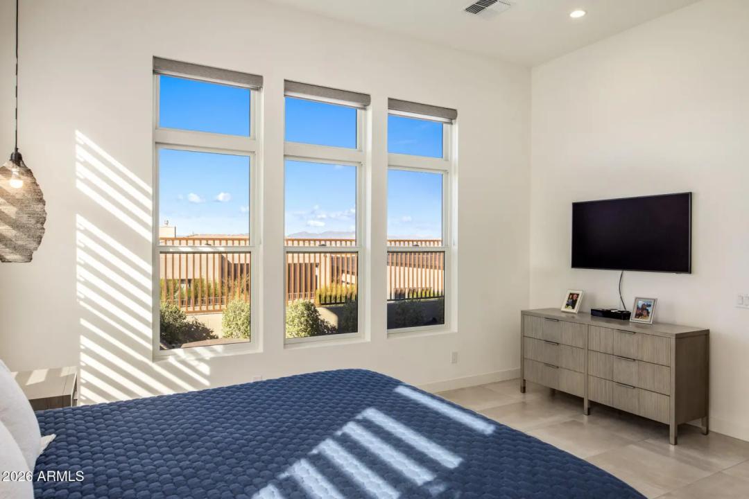 Real Estate Picture 16