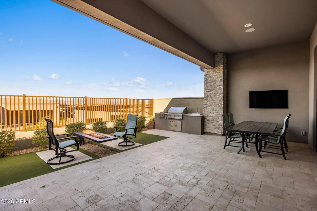 Real Estate Picture 24