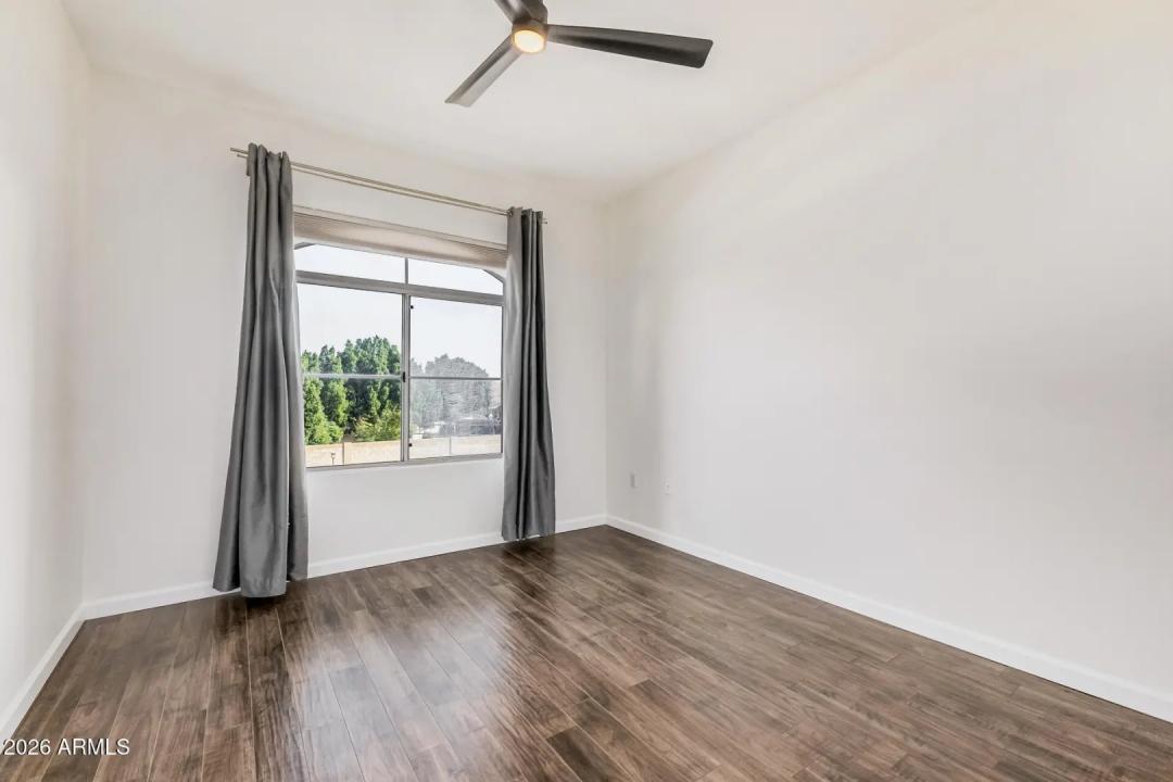 Real Estate Picture 14