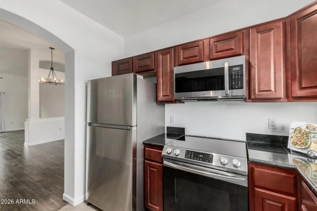 Real Estate Picture 9