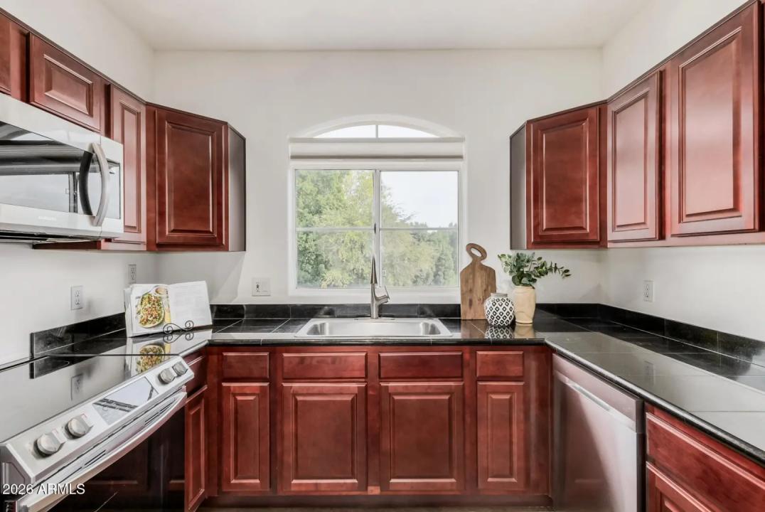 Real Estate Picture 7