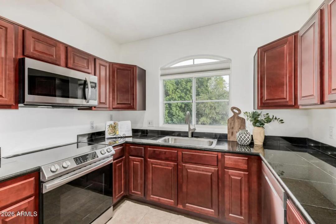 Real Estate Picture 8