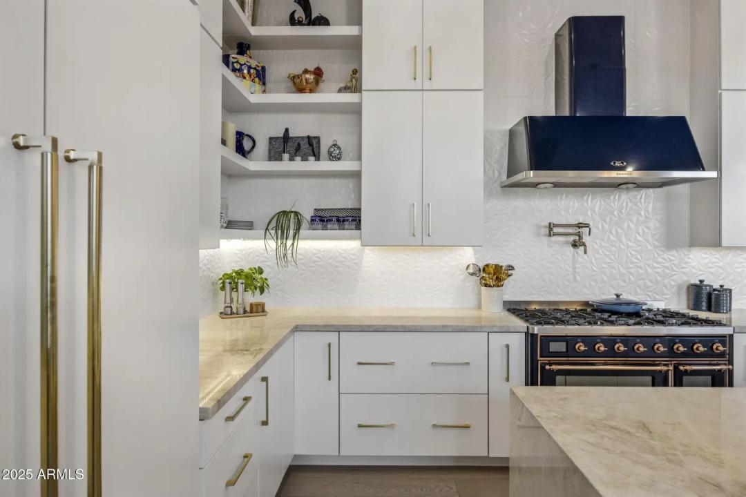 Real Estate Picture 14