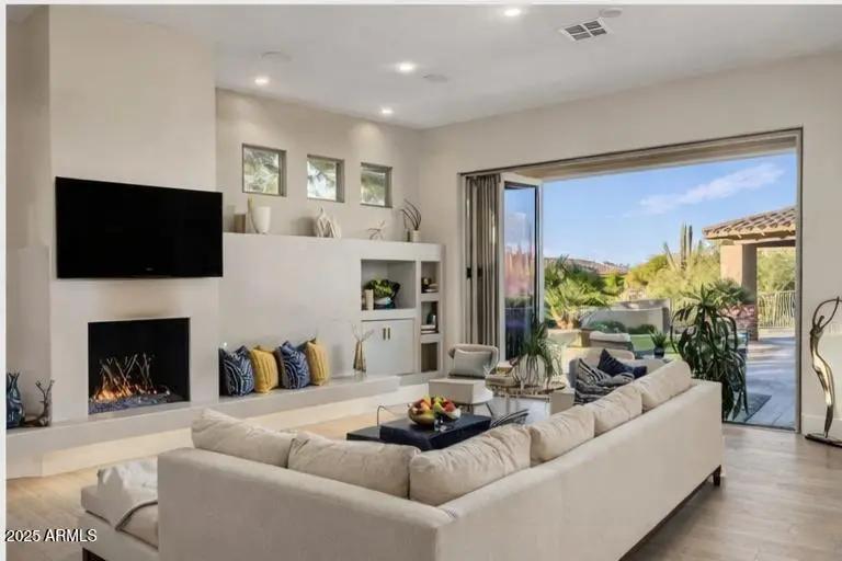 Real Estate Picture 4