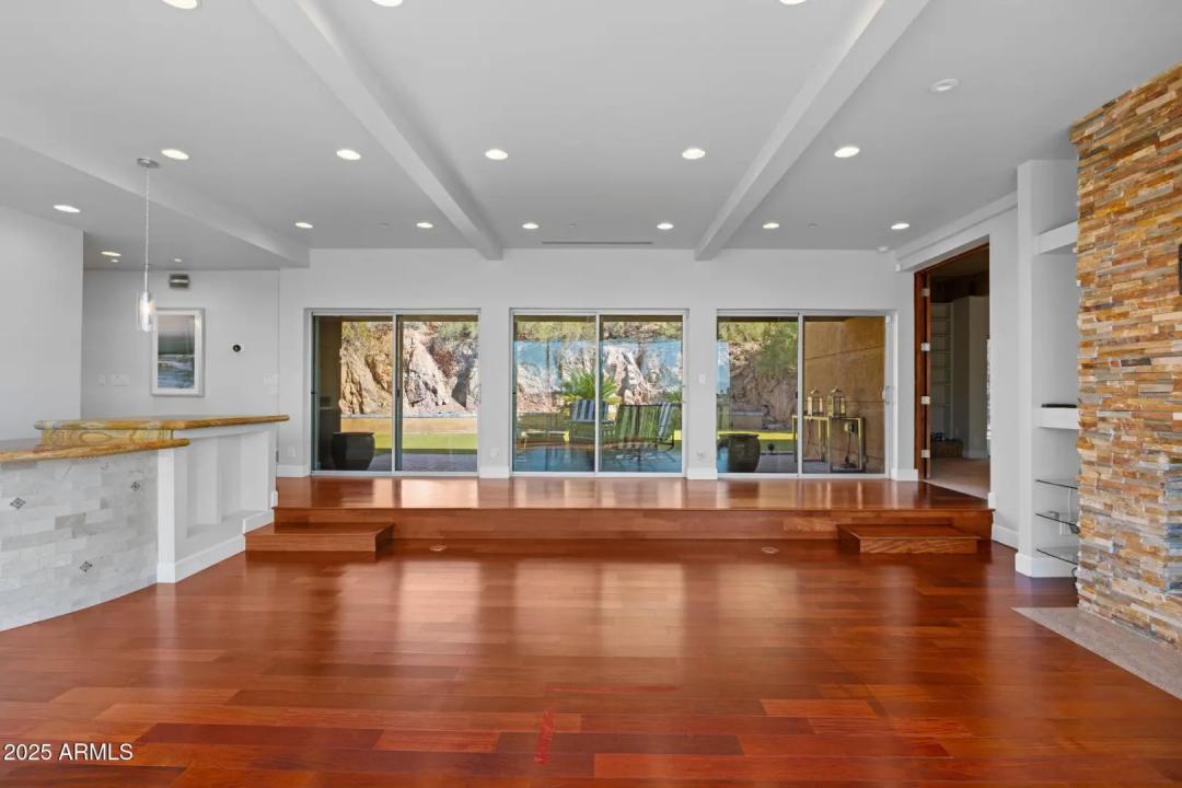 Real Estate Picture 3