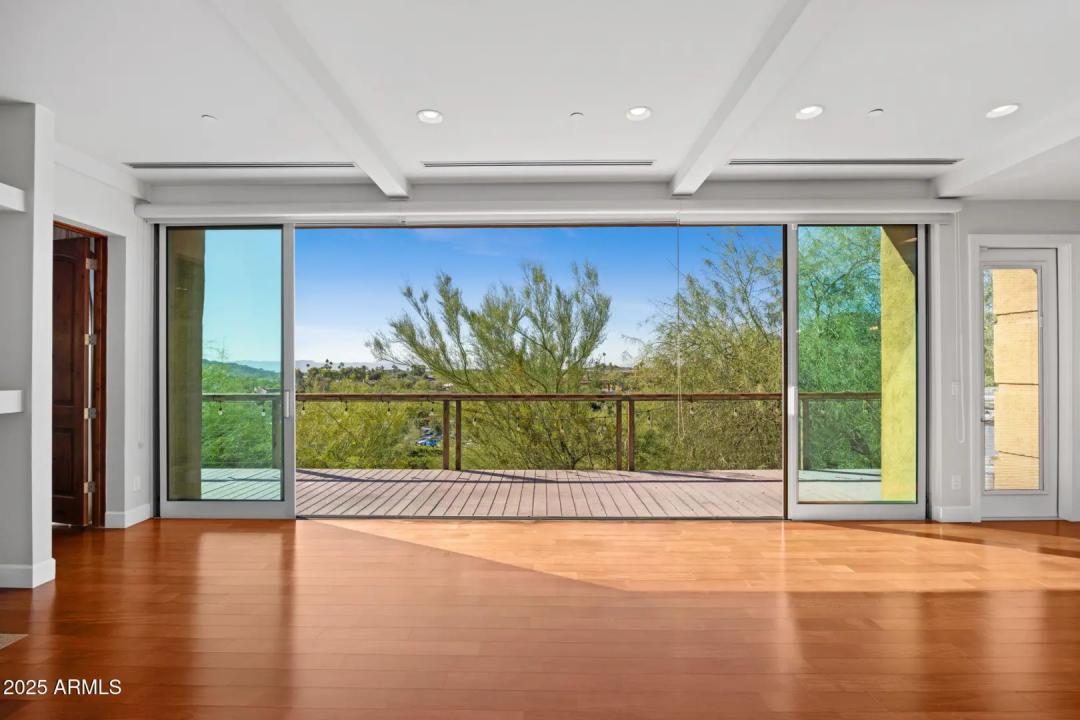 Real Estate Picture 5