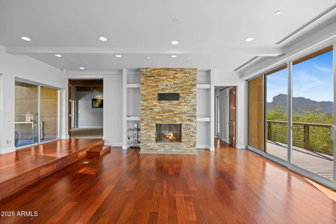 Real Estate Picture 16