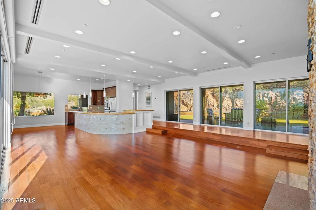 Real Estate Picture 17