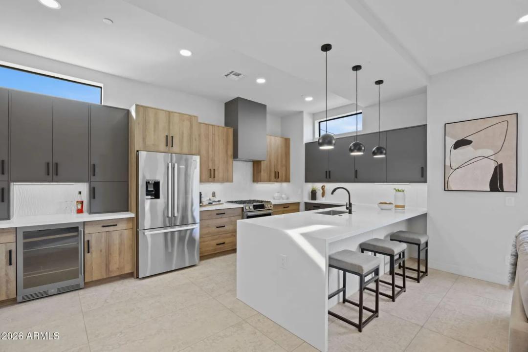 Real Estate Picture 8