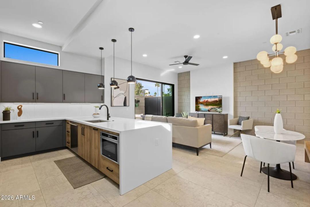 Real Estate Picture 9