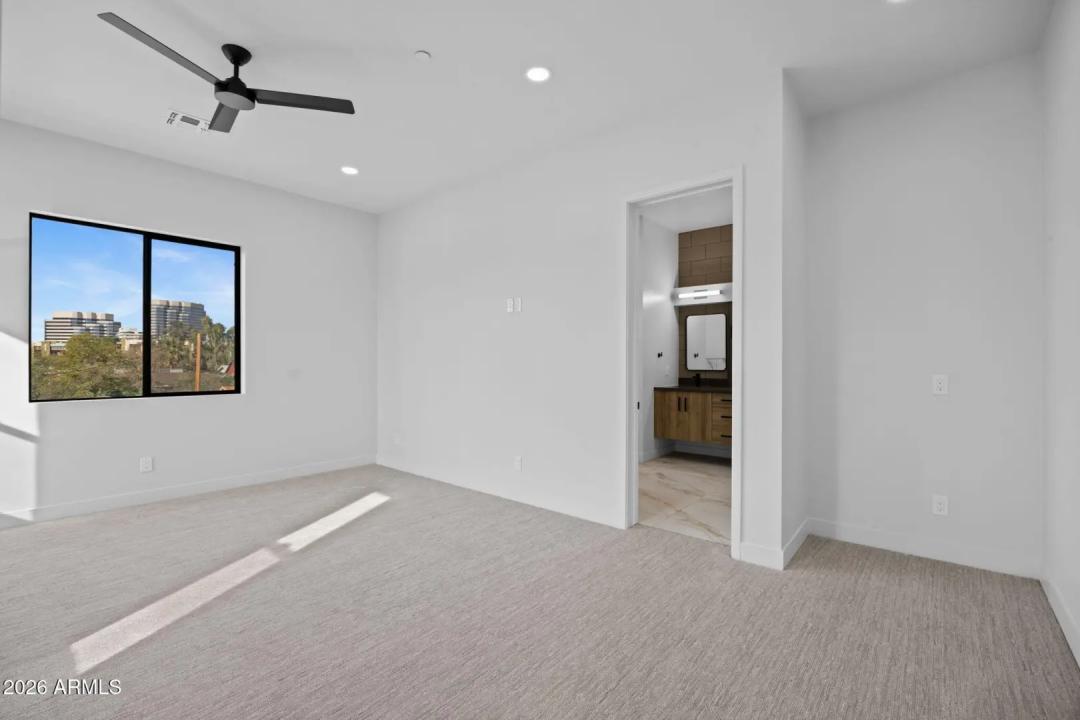 Real Estate Picture 12