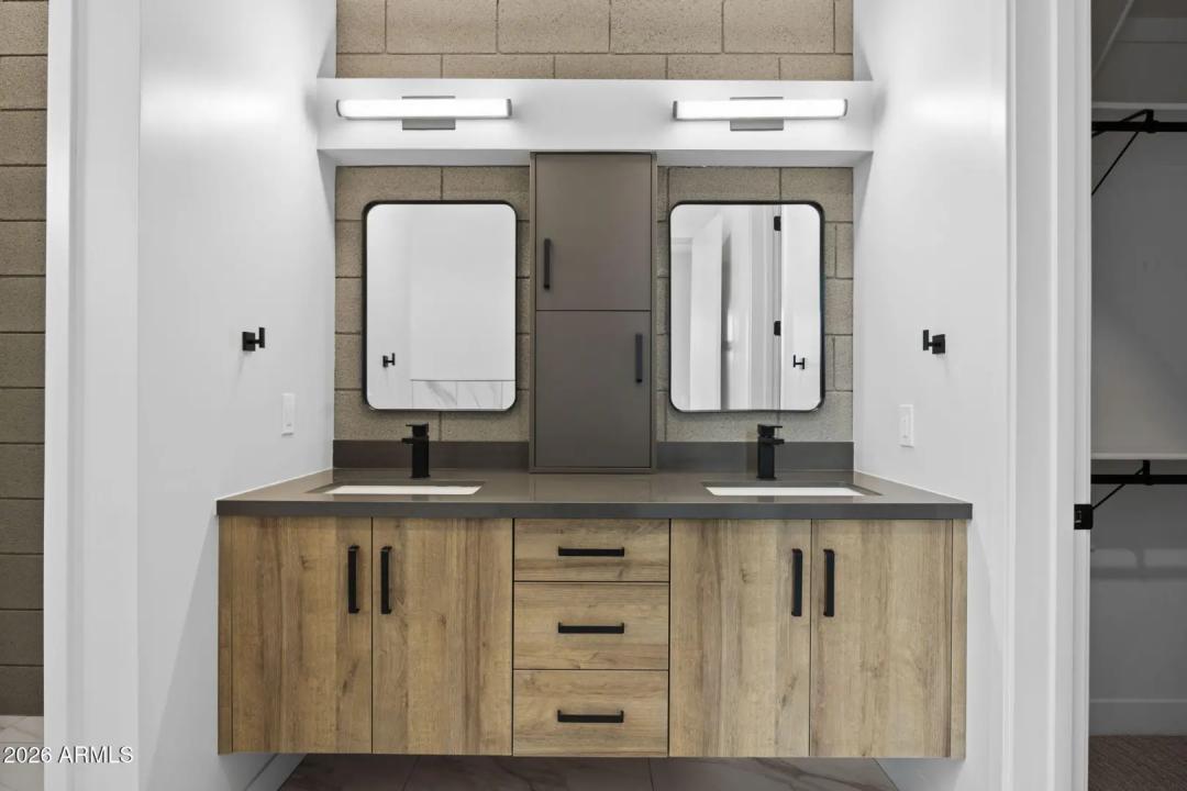 Real Estate Picture 13