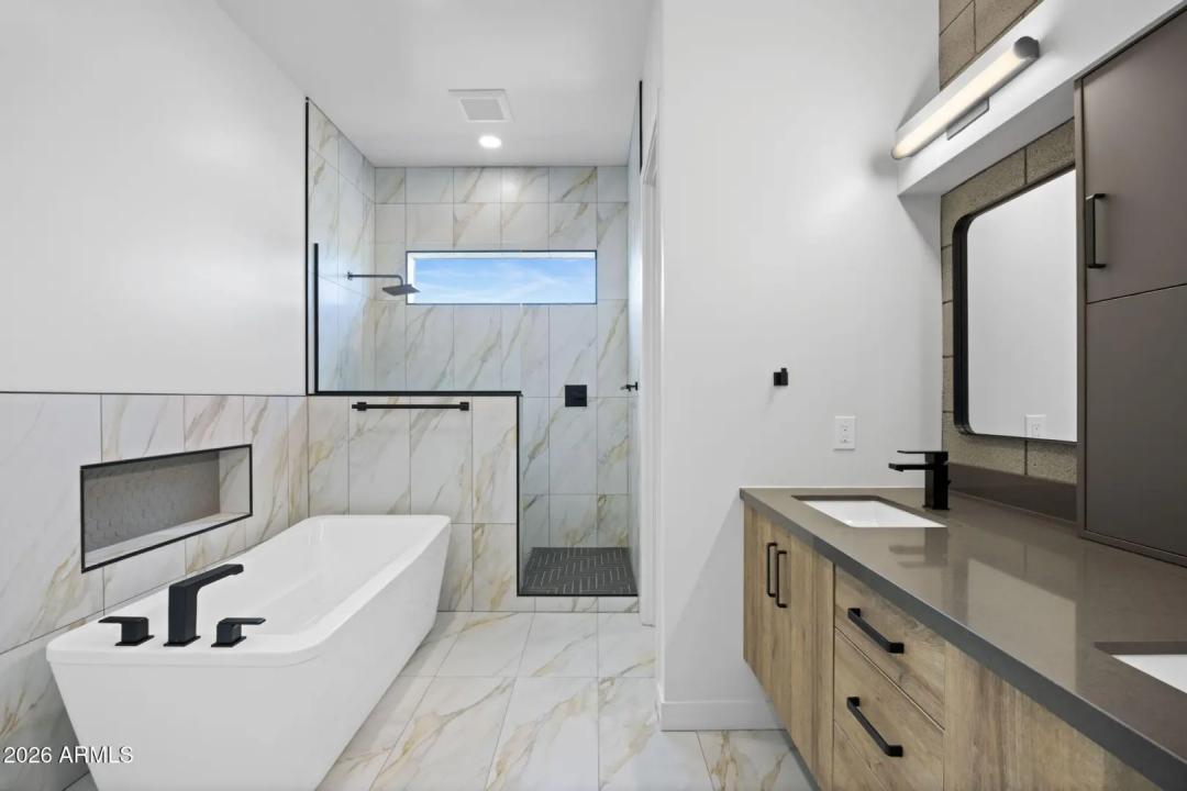 Real Estate Picture 14