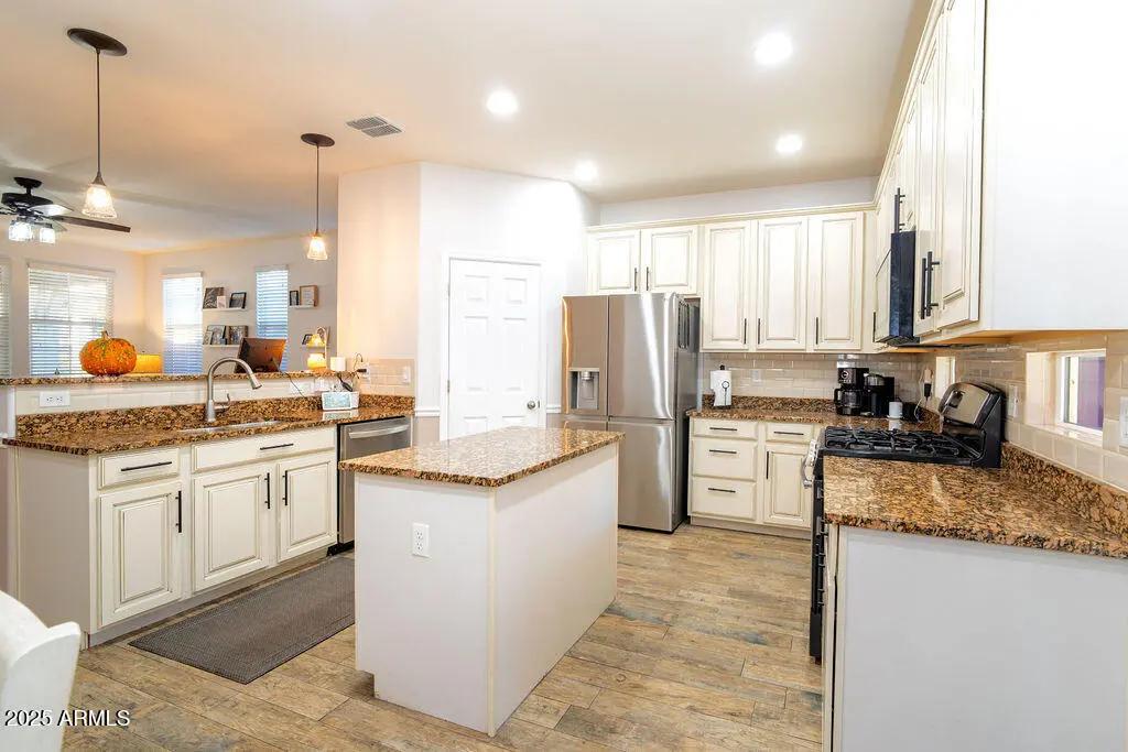 Real Estate Picture 25