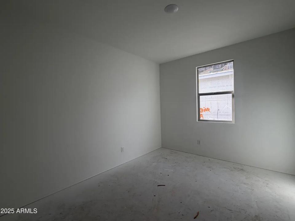 Real Estate Picture 4