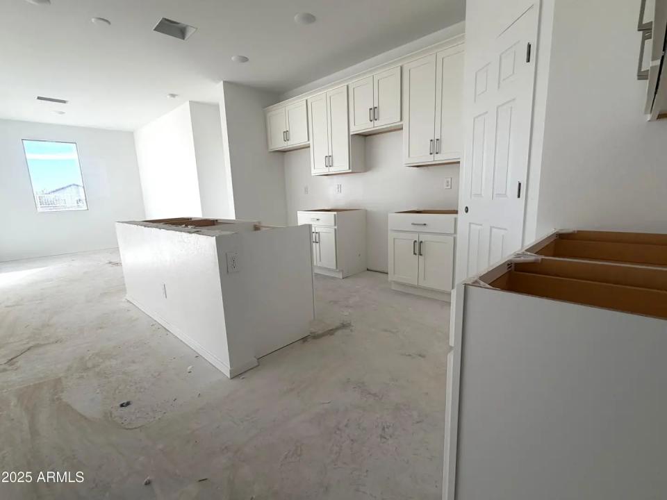 Real Estate Picture 8