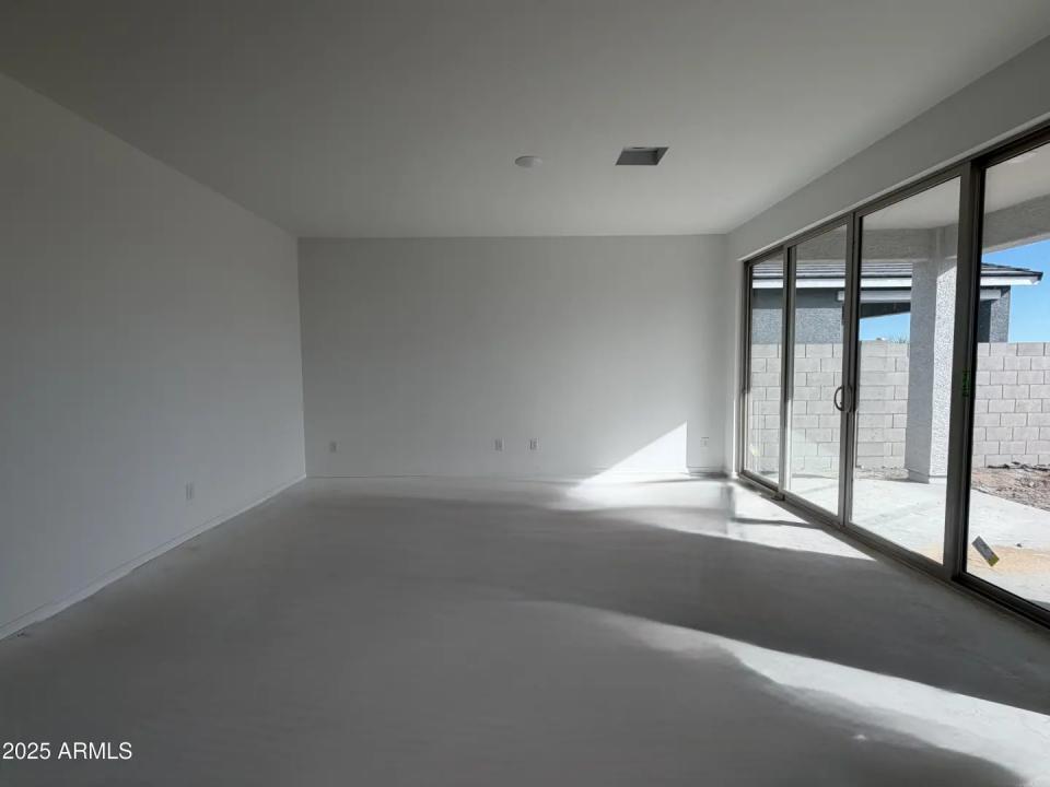 Real Estate Picture 11