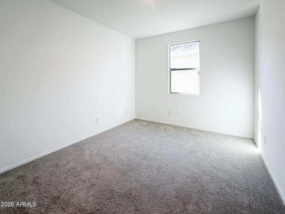 Real Estate Picture 4