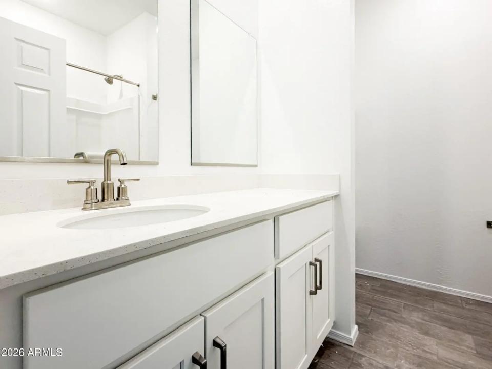 Real Estate Picture 7