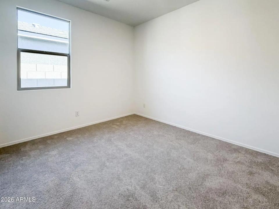 Real Estate Picture 8