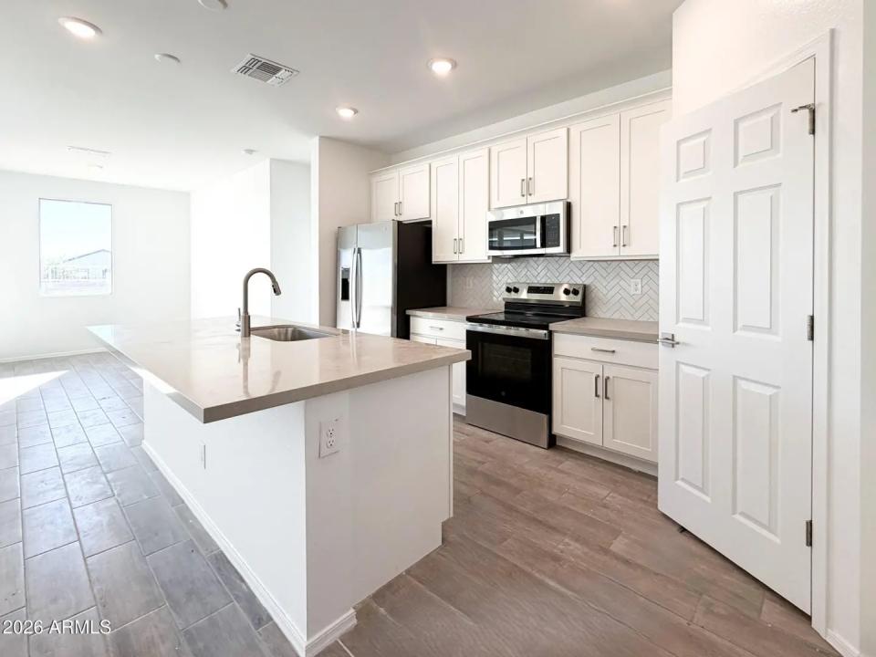 Real Estate Picture 9