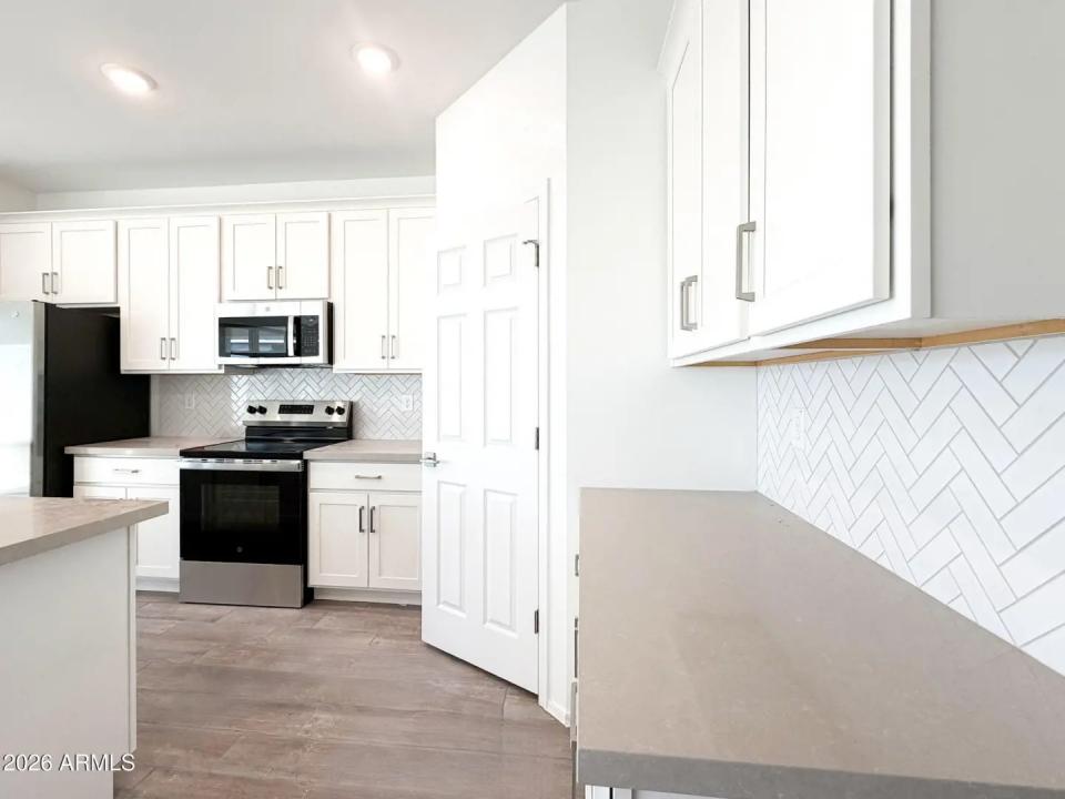 Real Estate Picture 10