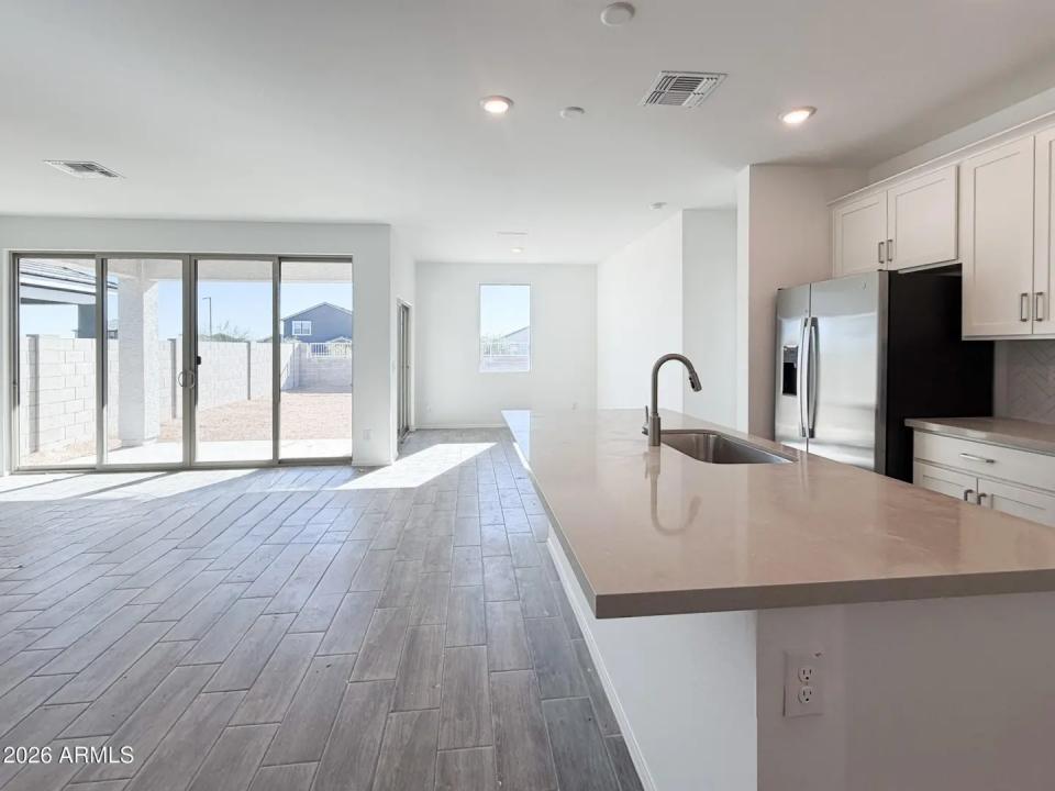 Real Estate Picture 11