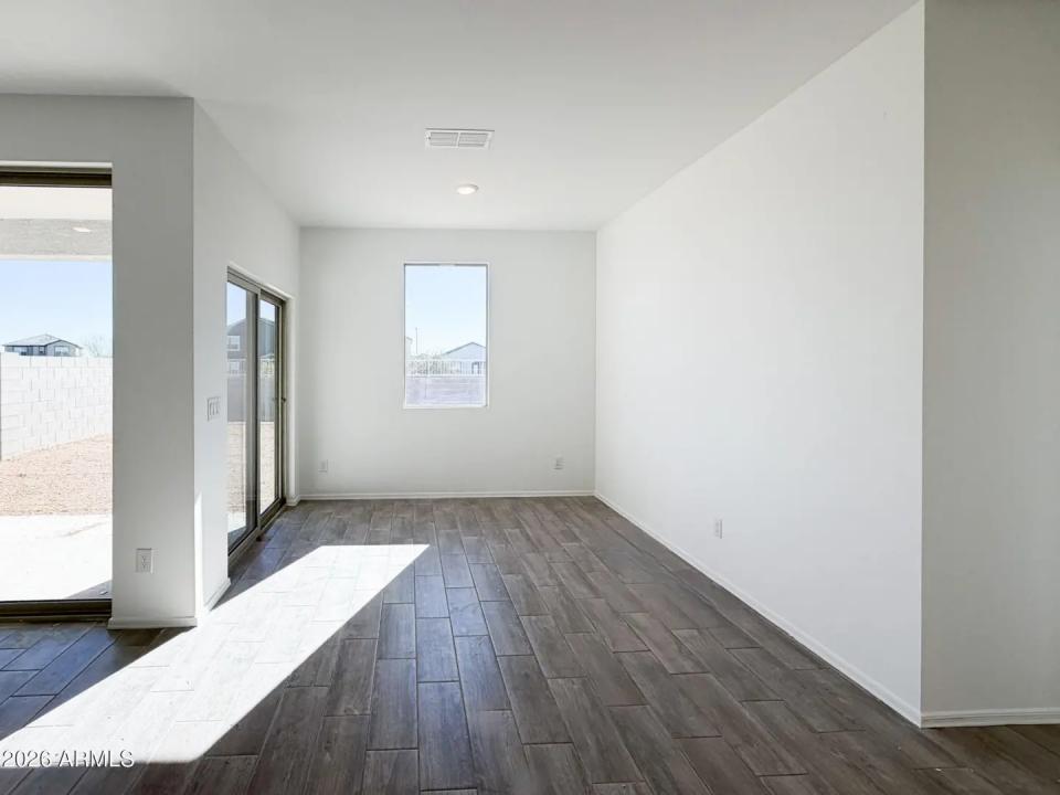 Real Estate Picture 12