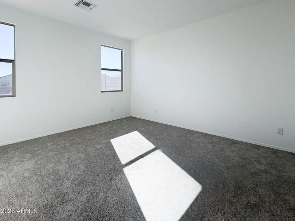 Real Estate Picture 14