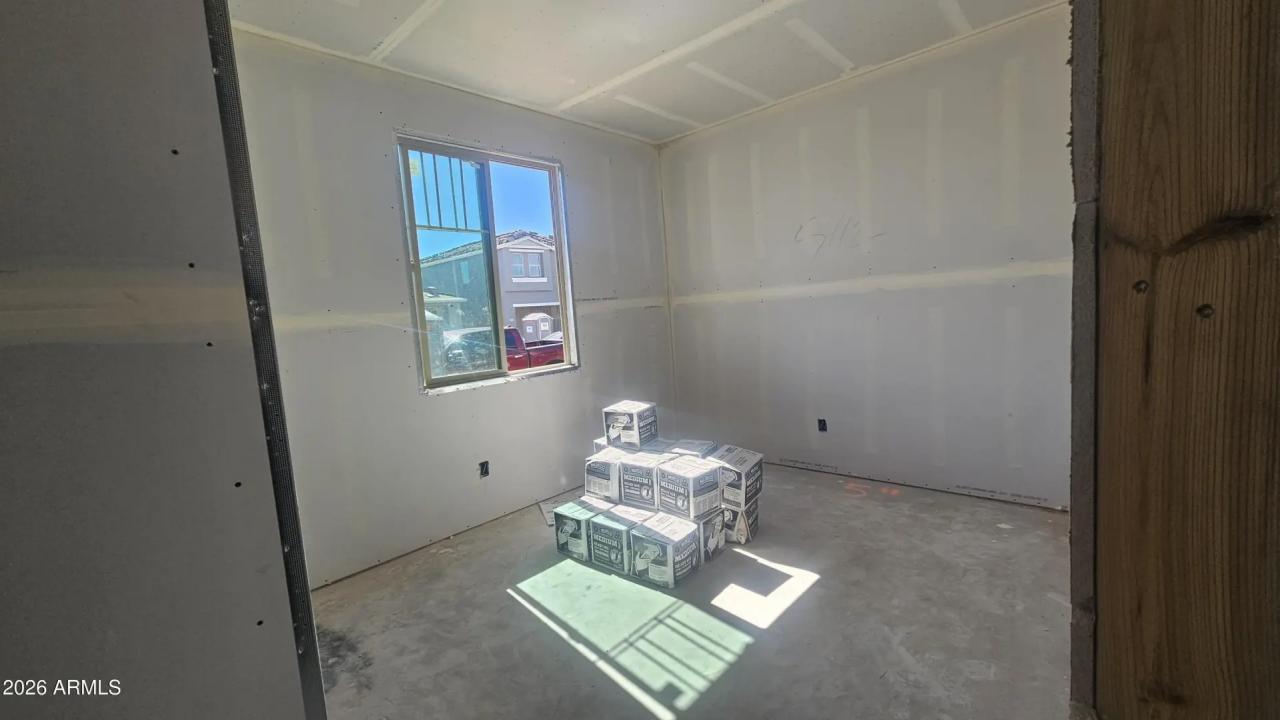 Real Estate Picture 4