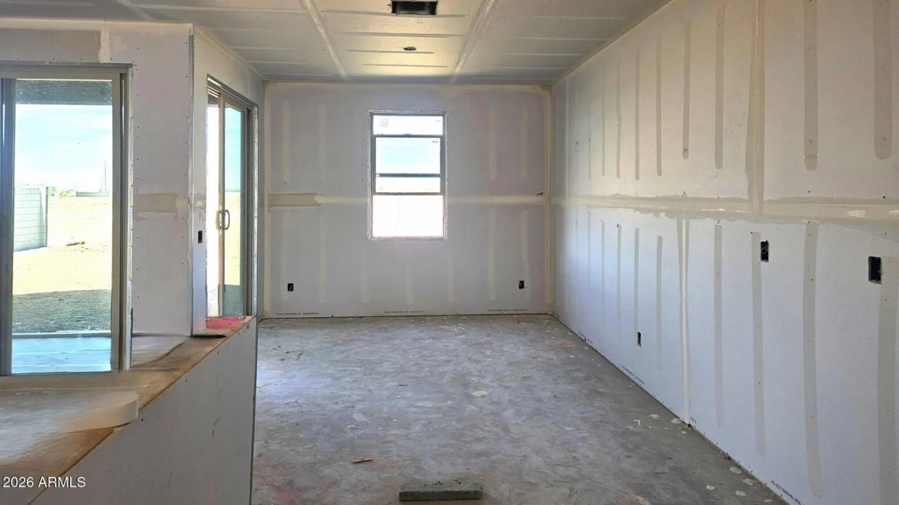 Real Estate Picture 4