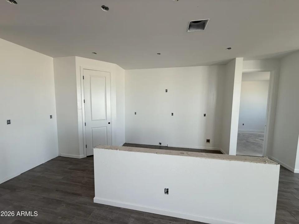 Real Estate Picture 3