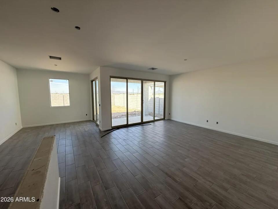 Real Estate Picture 4