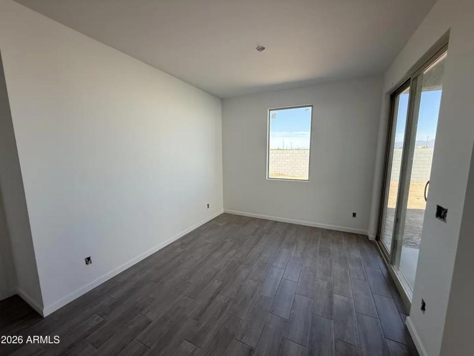 Real Estate Picture 5