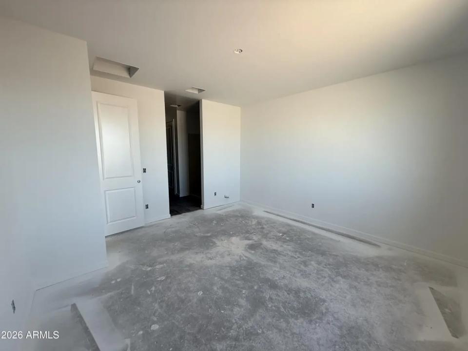 Real Estate Picture 6