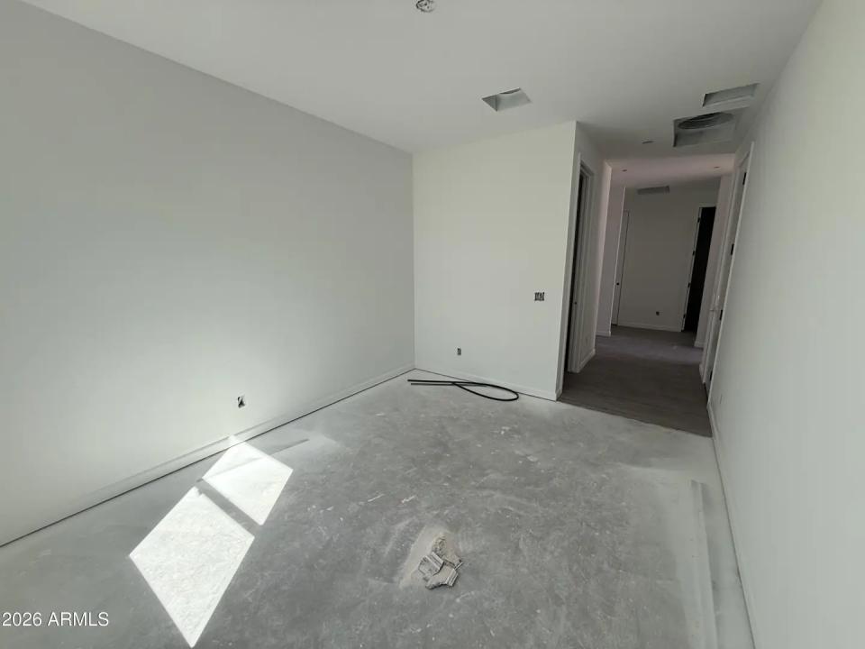 Real Estate Picture 11