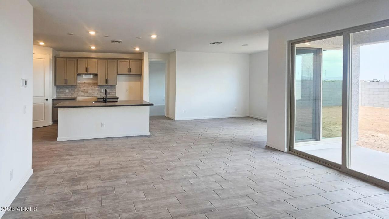 Real Estate Picture 3