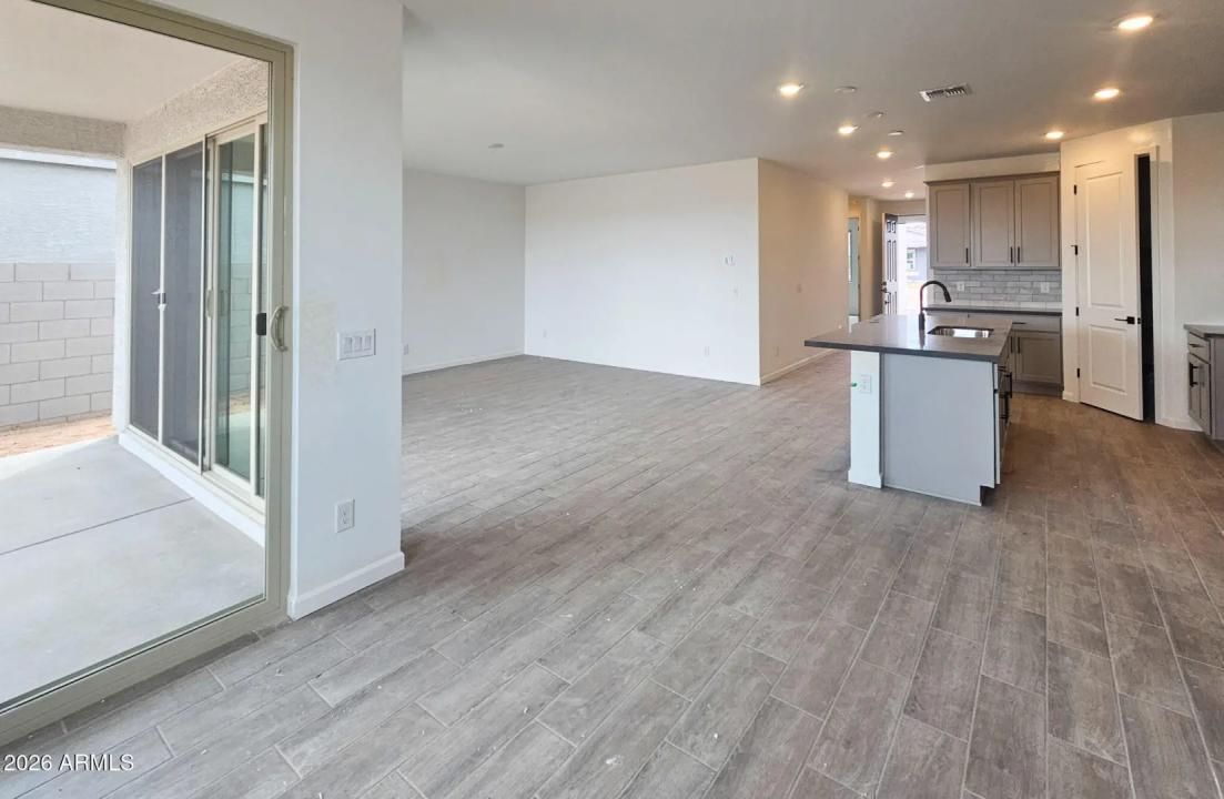 Real Estate Picture 5