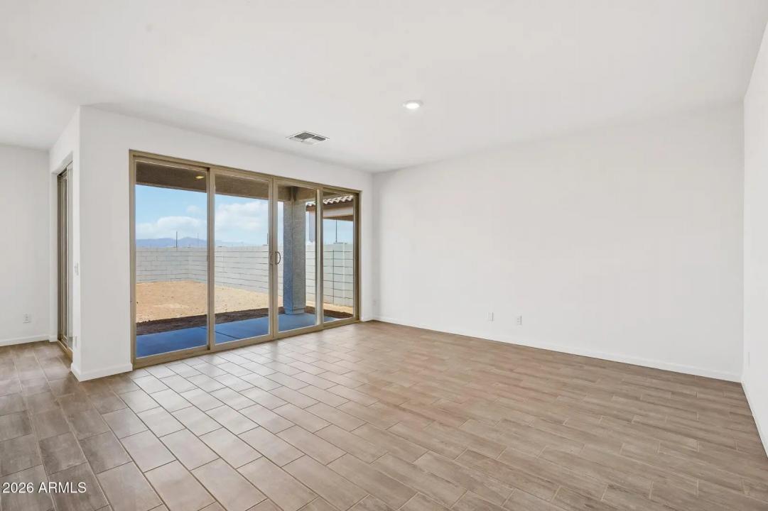 Real Estate Picture 5