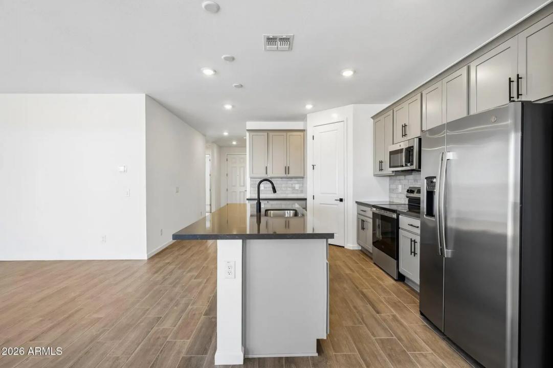 Real Estate Picture 7